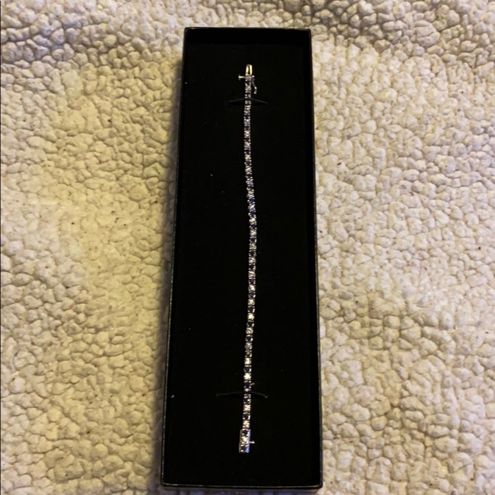 Diamond and blue sapphire bracelet